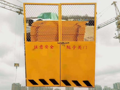 施工電梯防護(hù)門(mén)