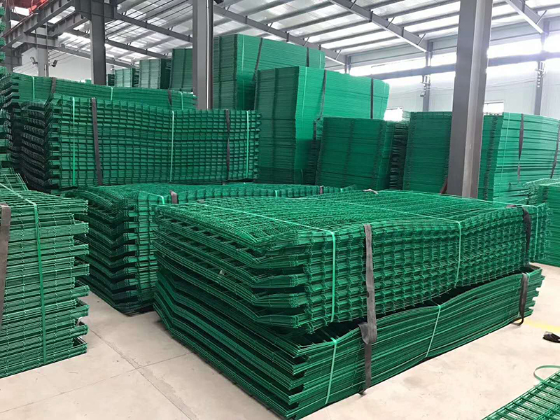 圈地護(hù)欄網(wǎng)4