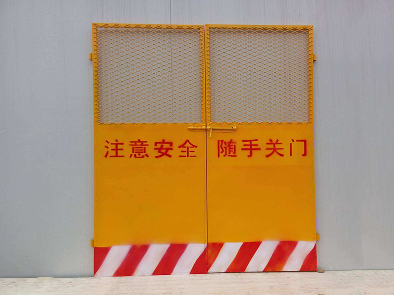 施工電梯門(mén)
